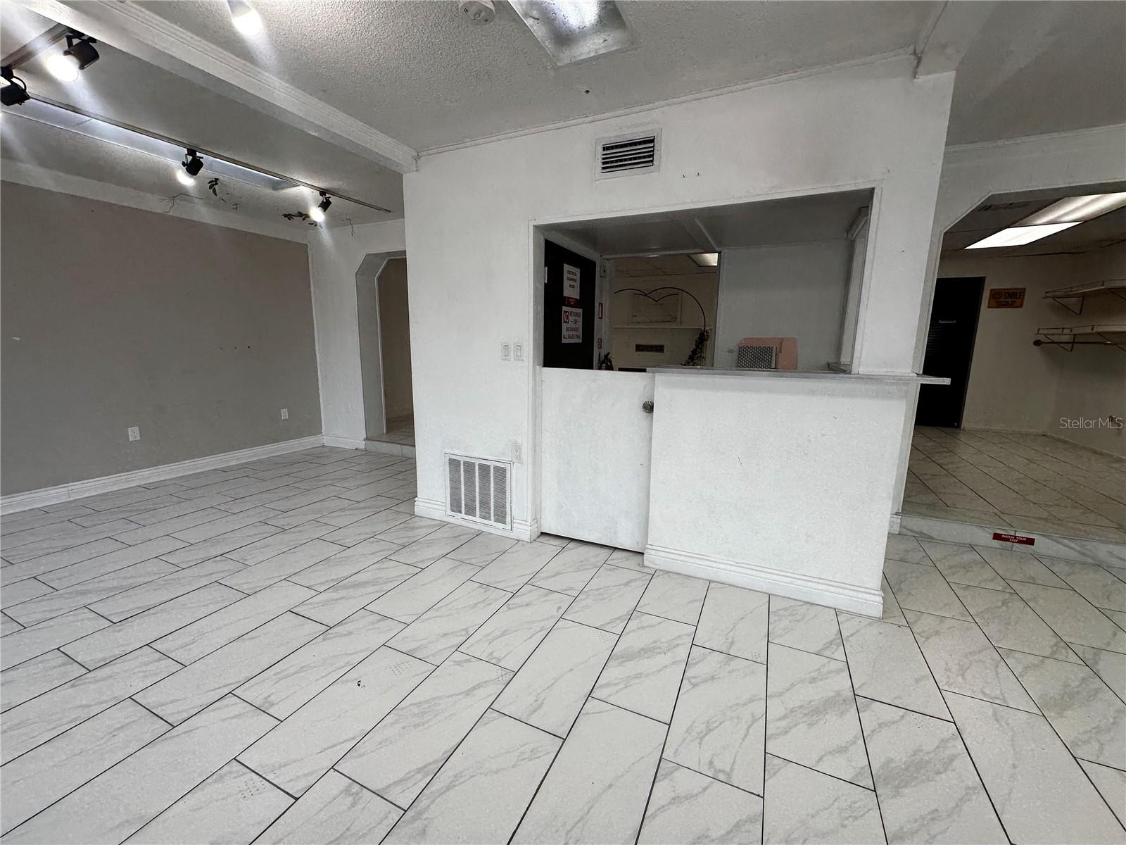 2206 E Silver Springs Blvd Property Photo 5