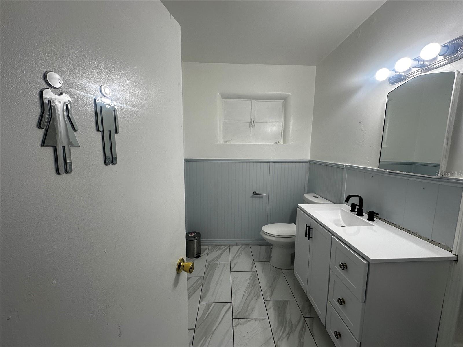 2206 E Silver Springs Blvd Property Photo 9
