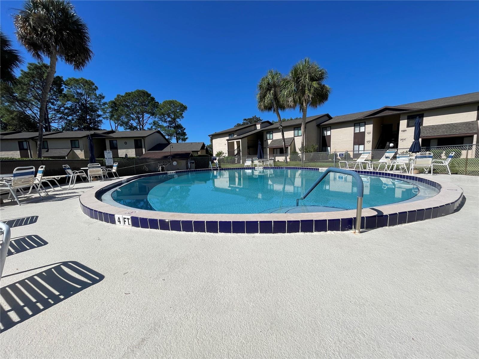 647 Midway Dr #b Property Photo 4