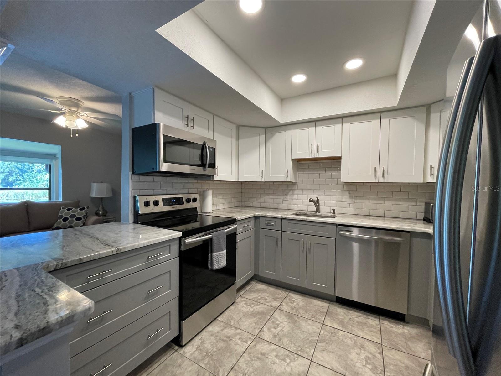 647 Midway Dr #b Property Photo 15