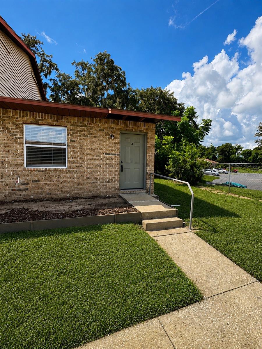 1183-1183 BENTLEY RD #4 Property Photo 1