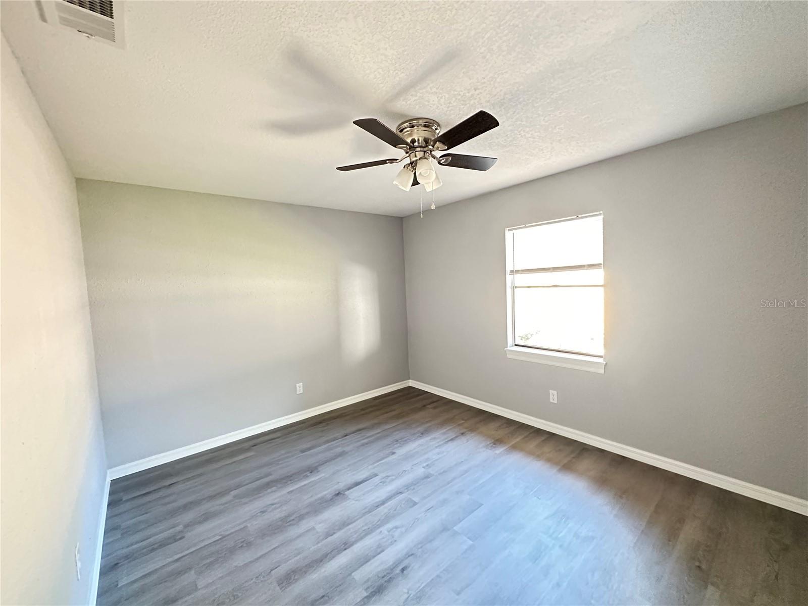3761 Ne 40th Pl #d Property Photo 4
