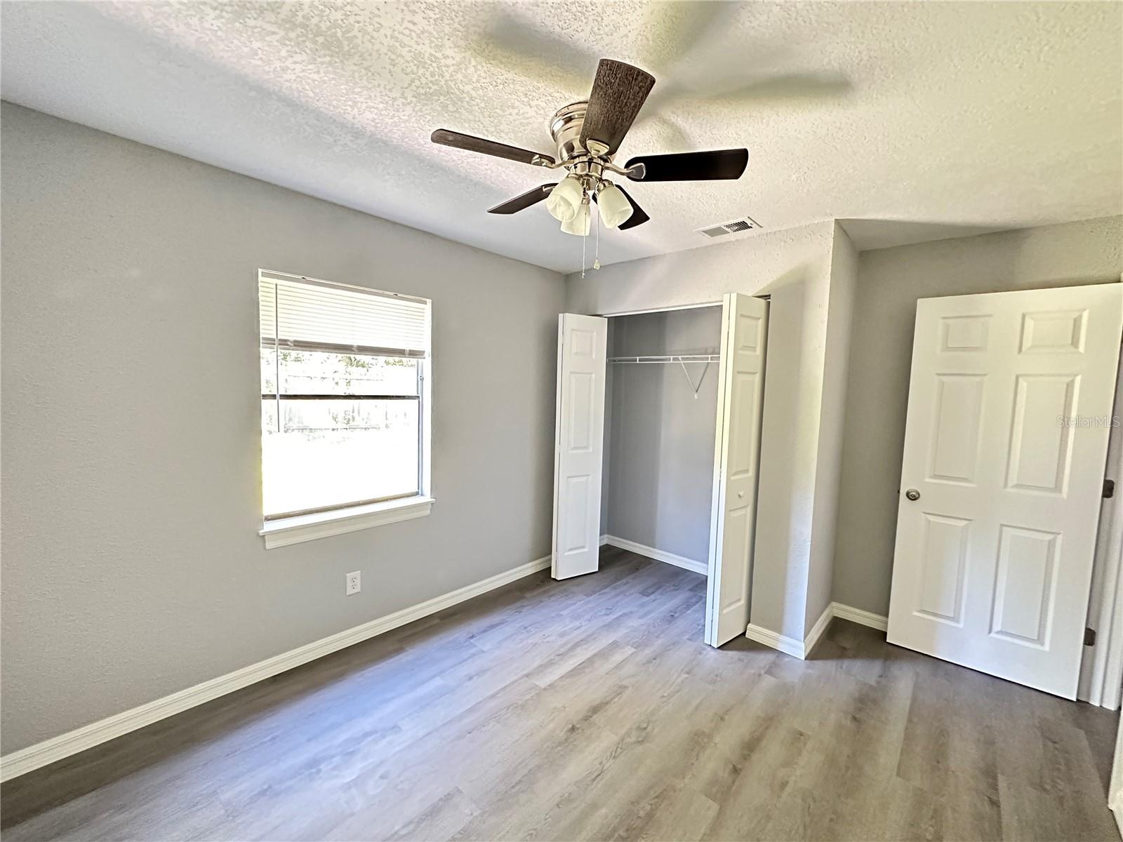 3761 Ne 40th Pl #d Property Photo 5