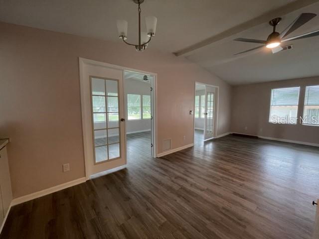 1211 Panama Pl Property Photo 5