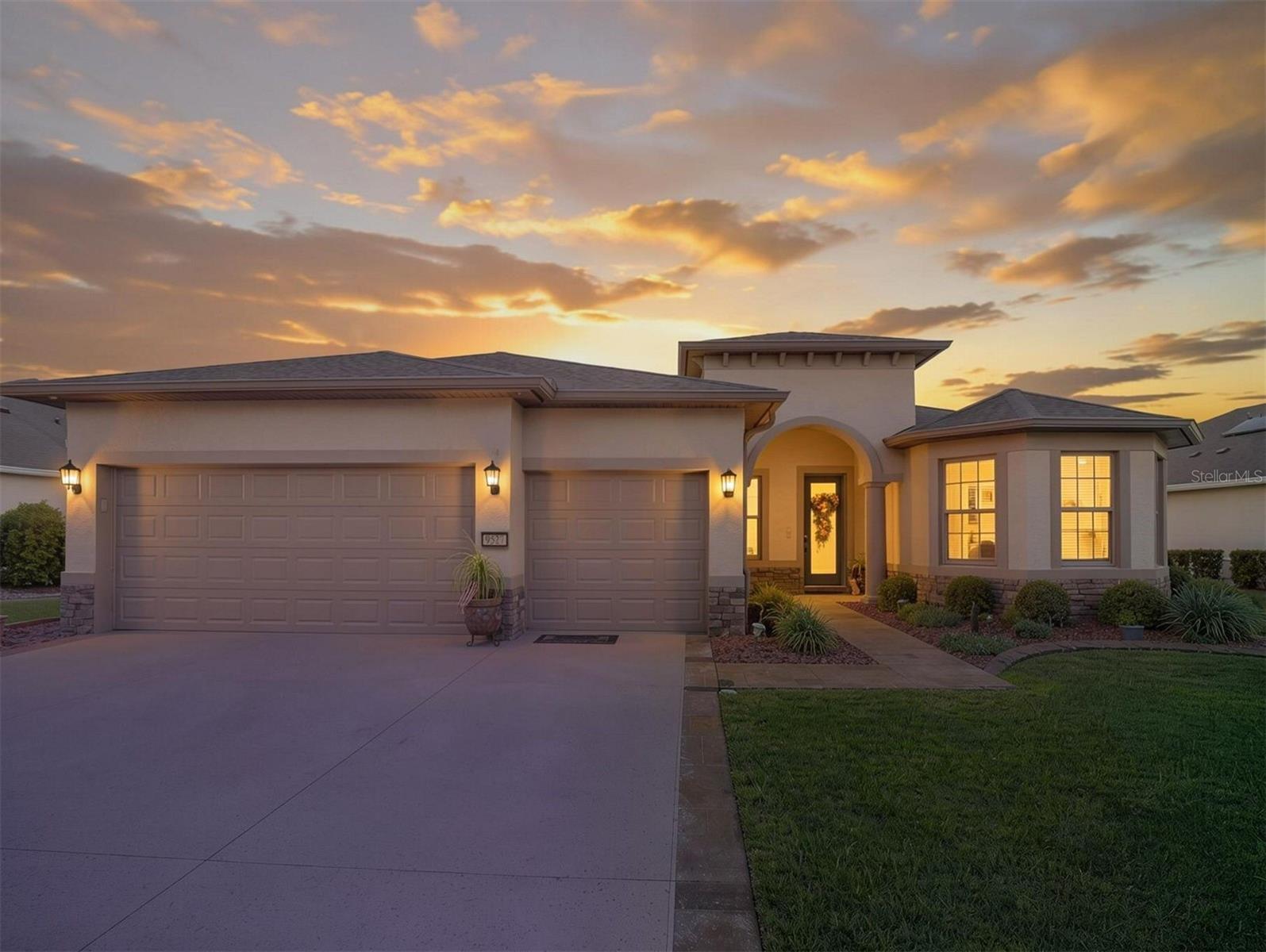 9527 SW 70TH LOOP Property Photo 1