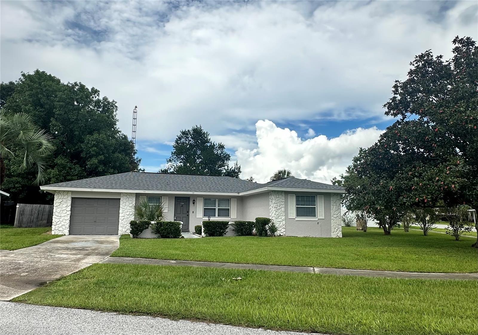 4211 Sw 145th Place Rd Property Photo 1