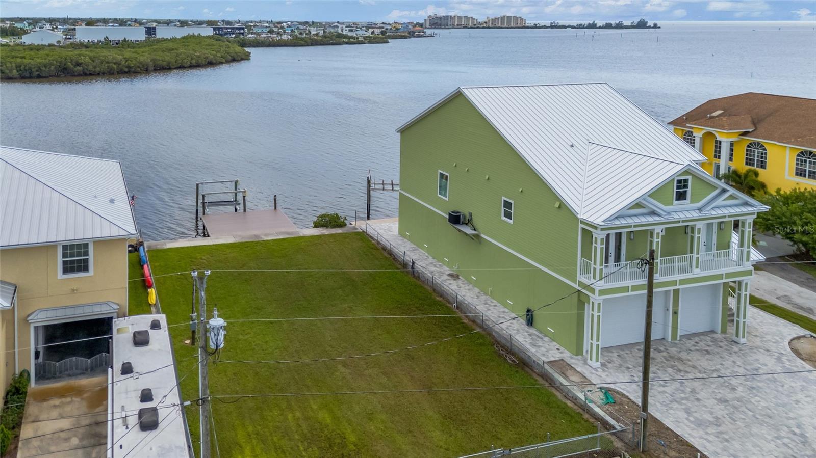 6522 Seaview Blvd Property Photo 5