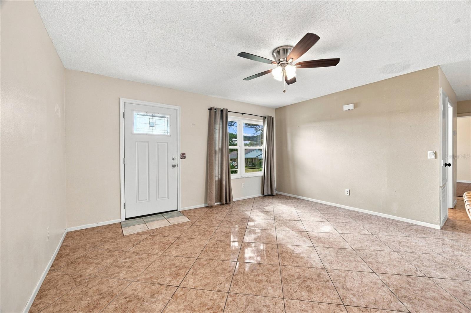 6 Hickory Track Way Property Photo 4