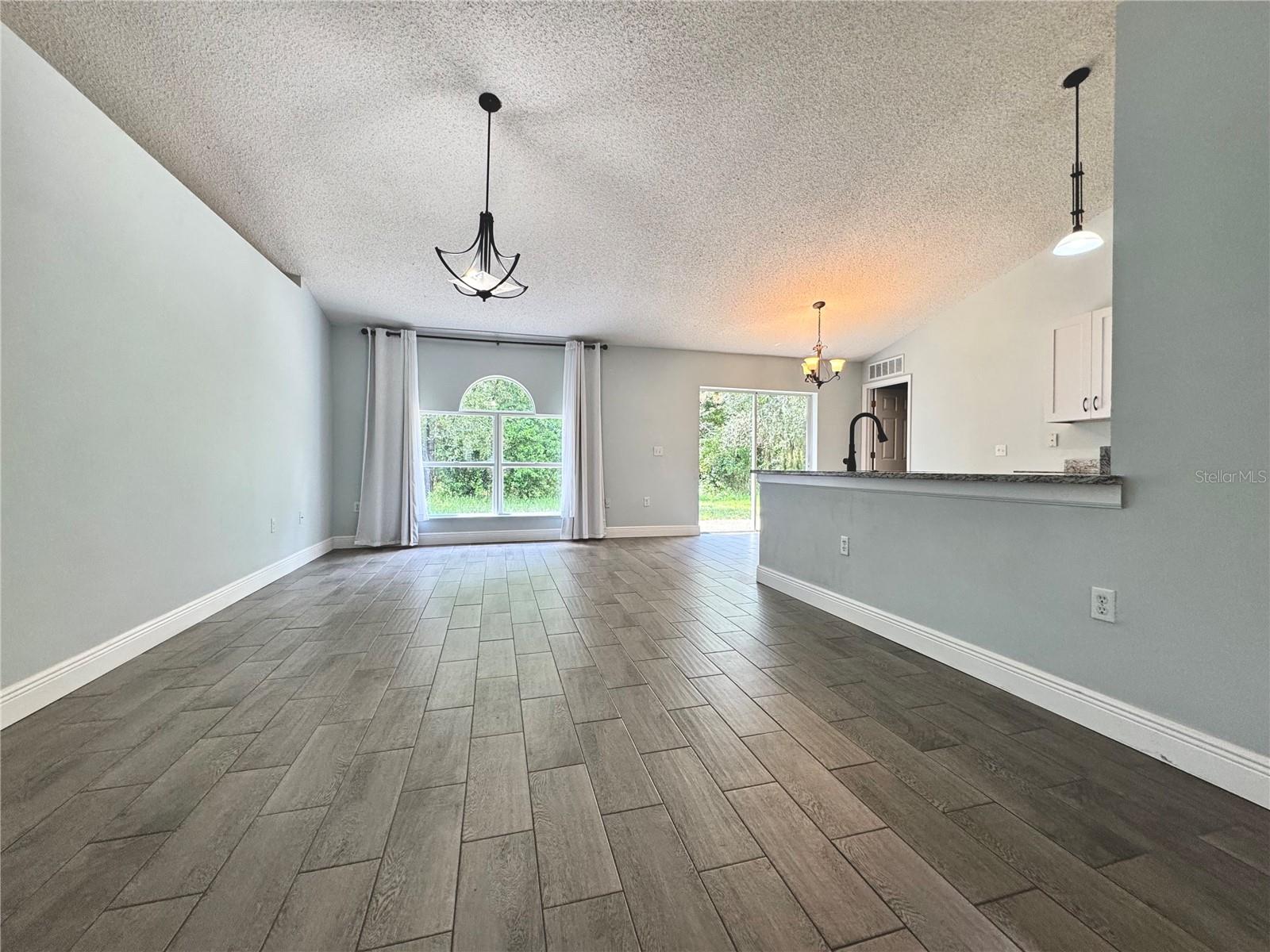 3243 Greynolds Ave Property Photo 6