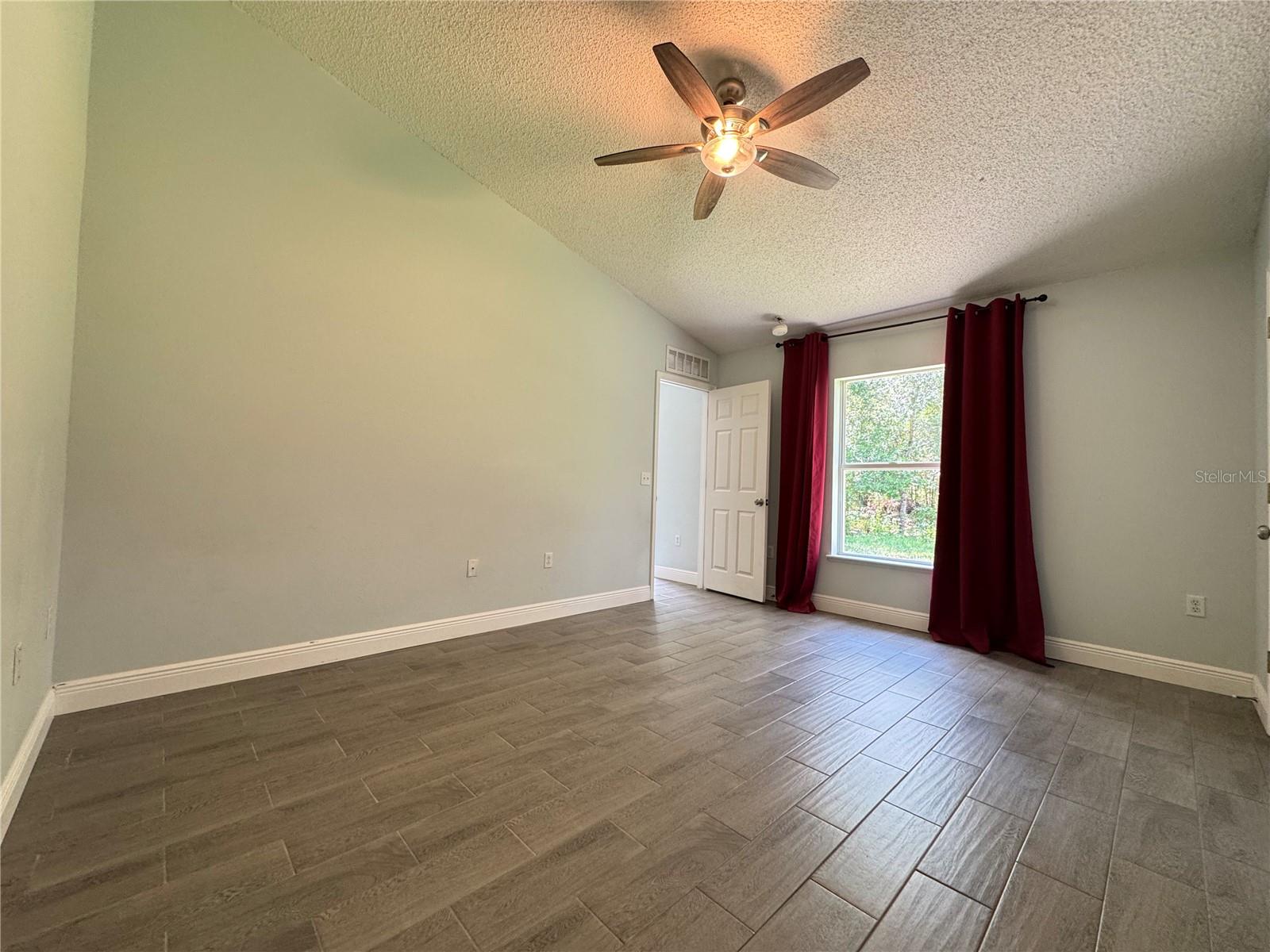 3243 Greynolds Ave Property Photo 12