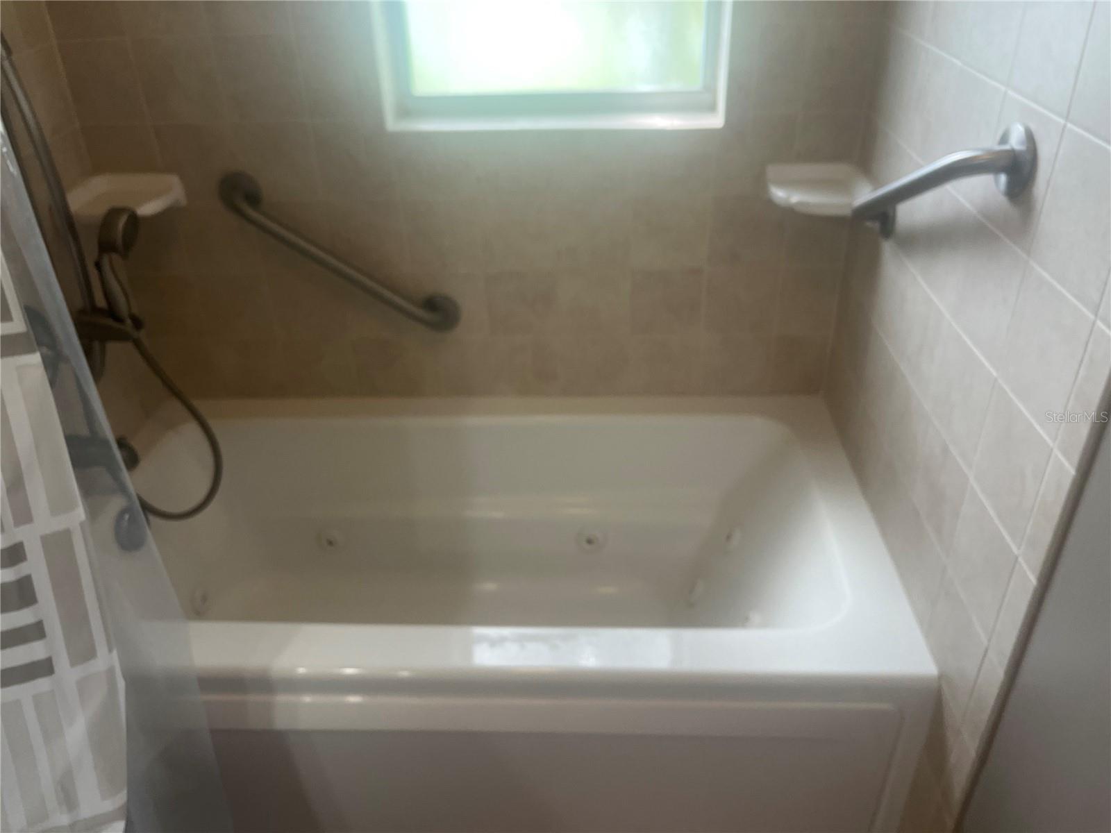 1571 Se 27 St #a Property Photo 12