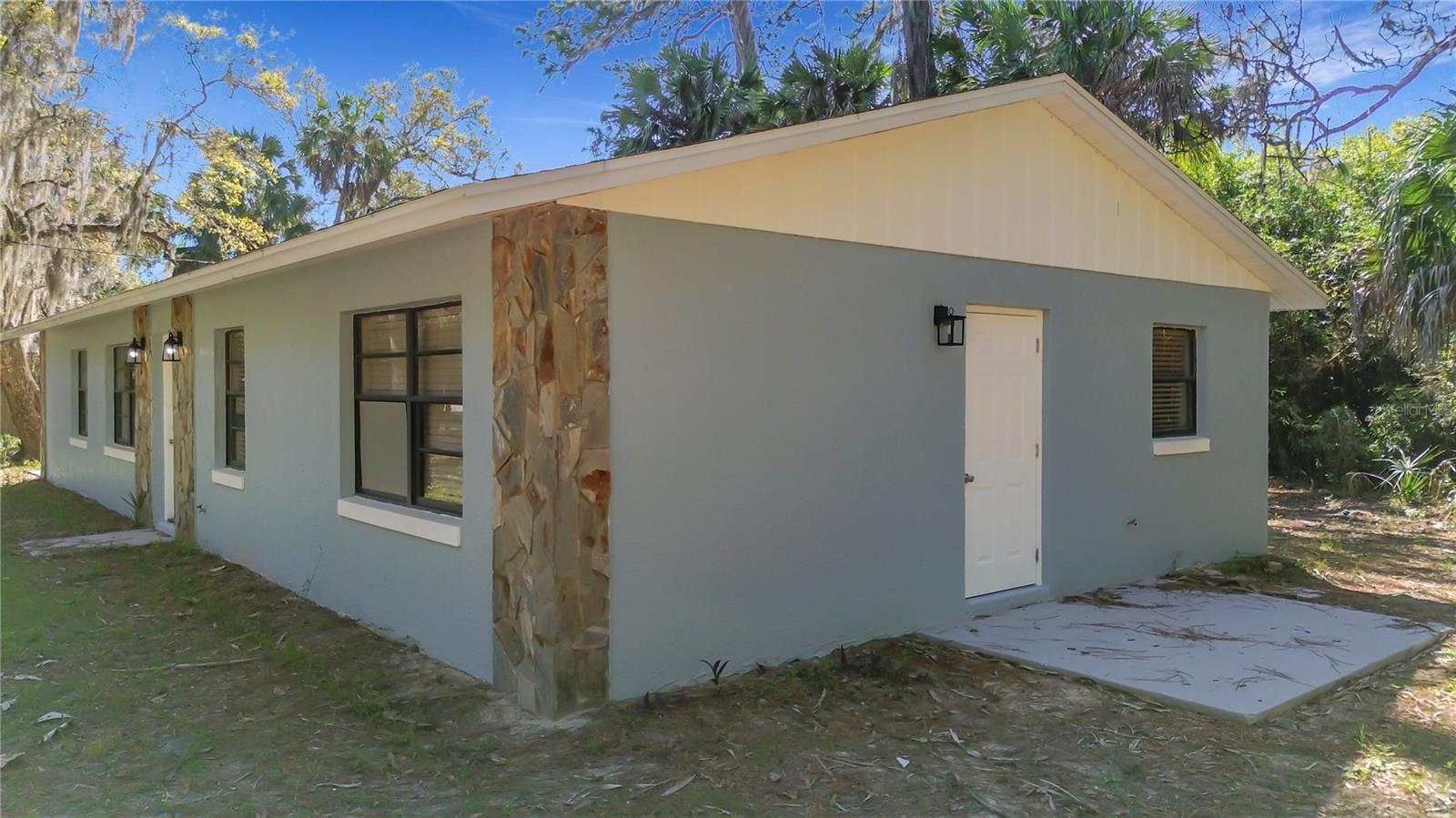 416 N Hourglass Ter Property Photo 2