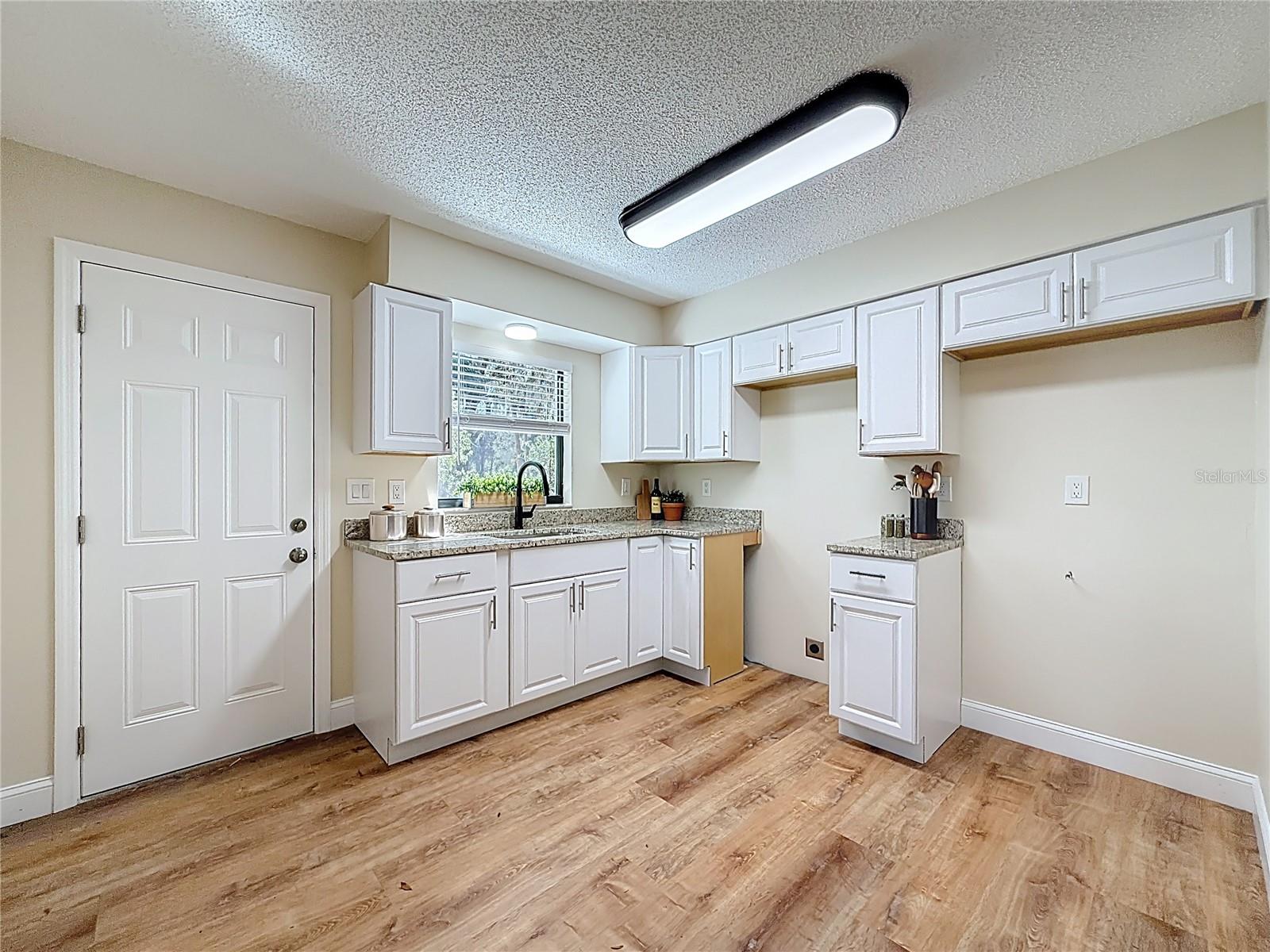 416 N Hourglass Ter Property Photo 15