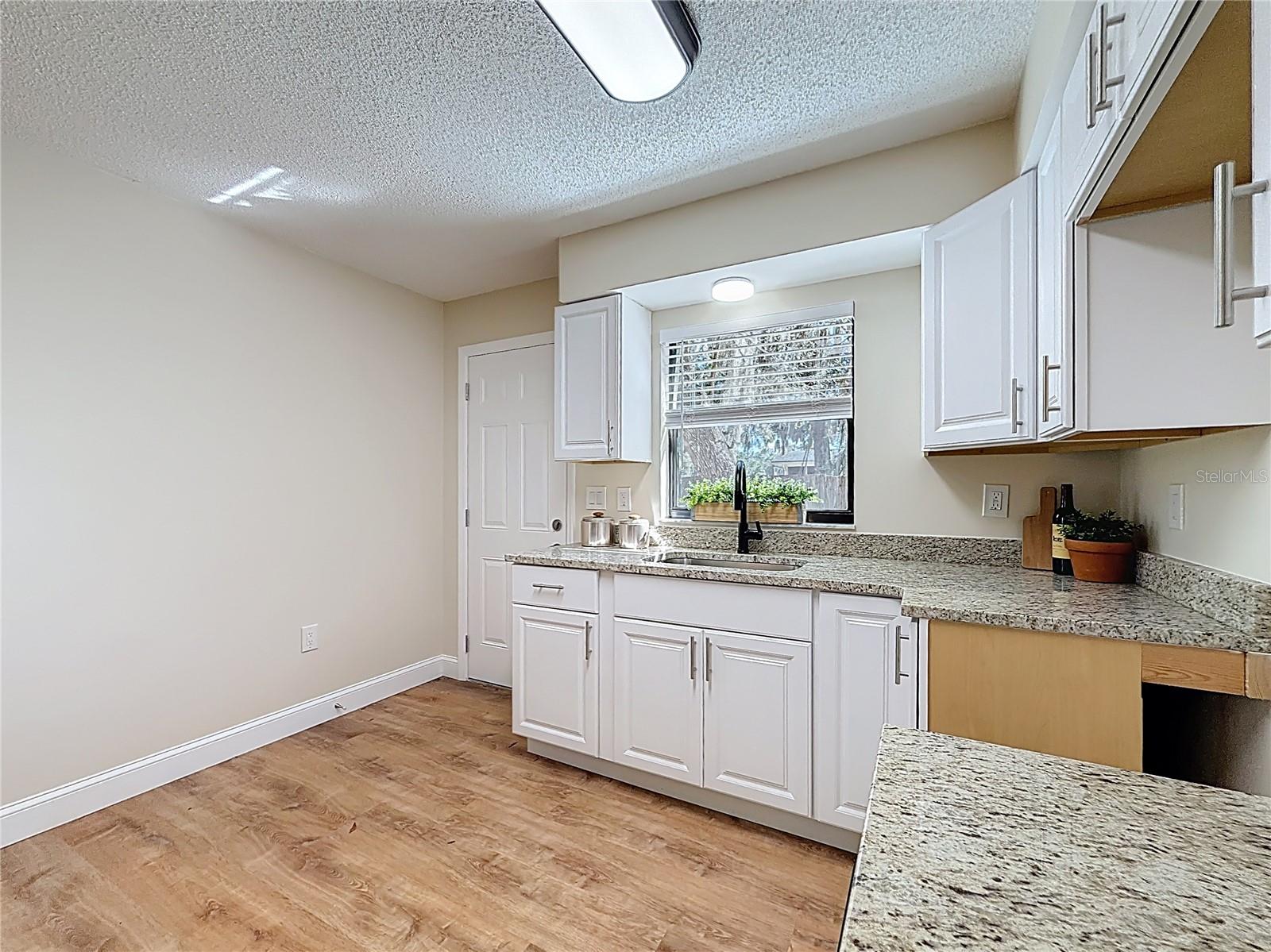 416 N Hourglass Ter Property Photo 16