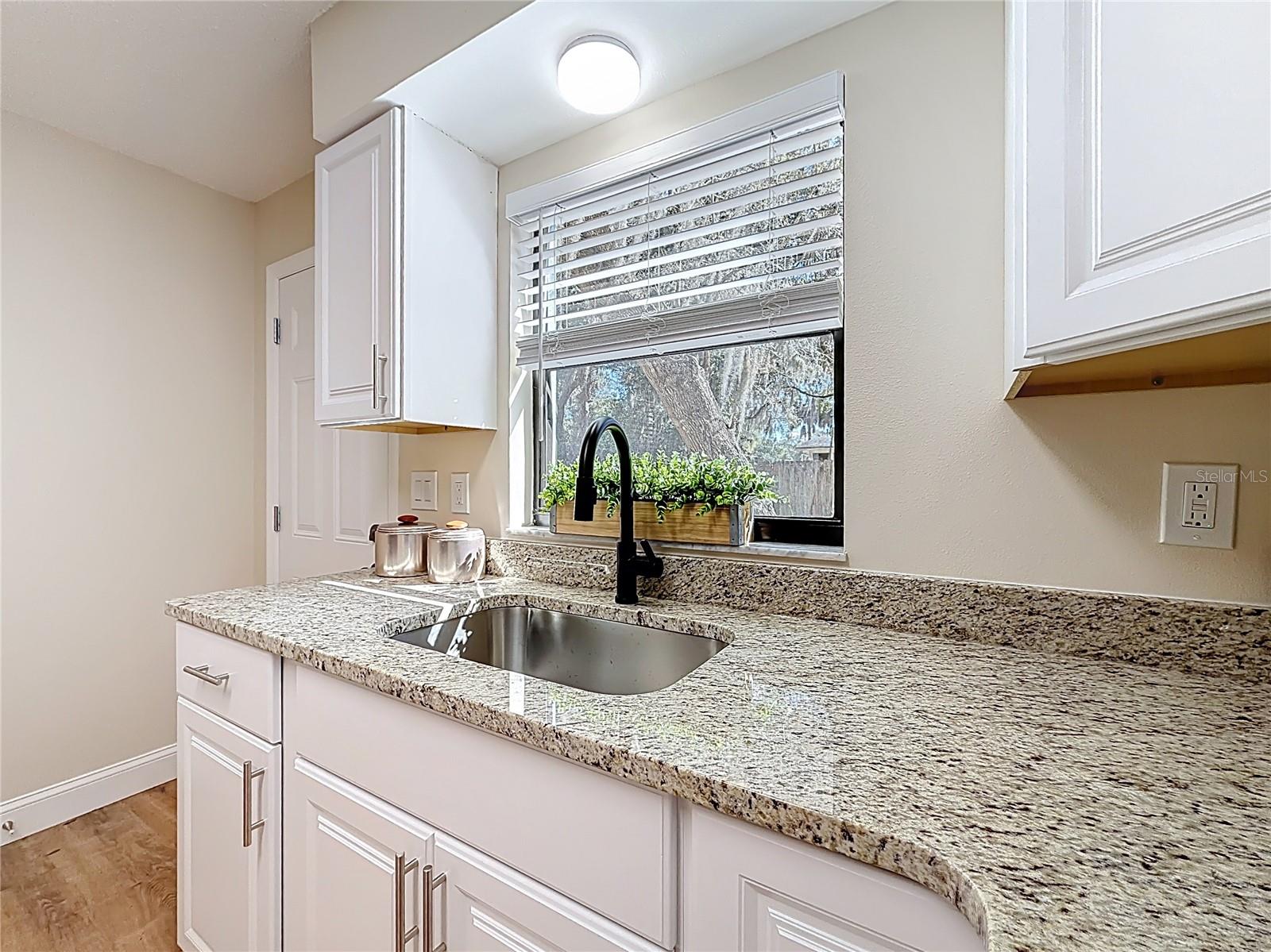 416 N Hourglass Ter Property Photo 17