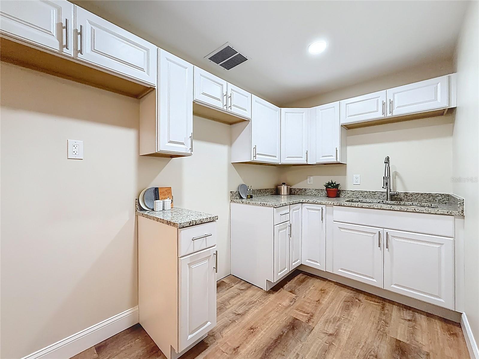 416 N Hourglass Ter Property Photo 34