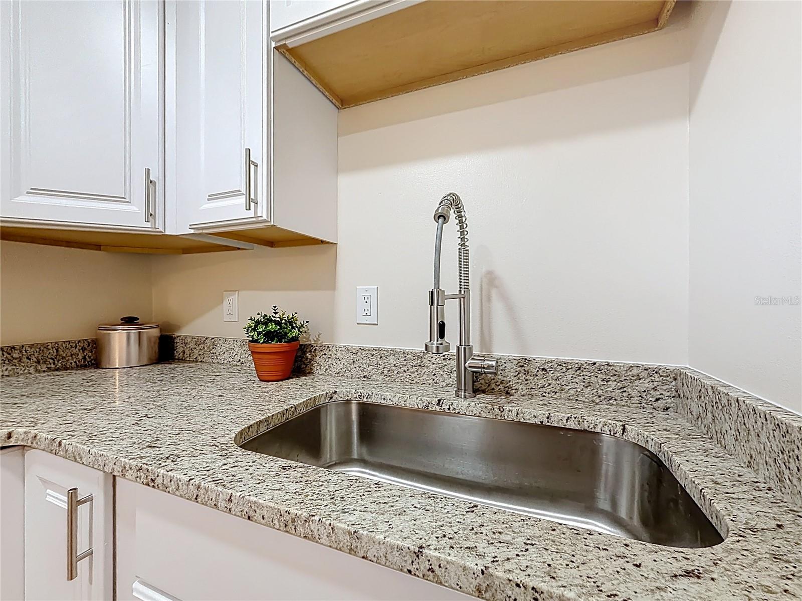 416 N Hourglass Ter Property Photo 36
