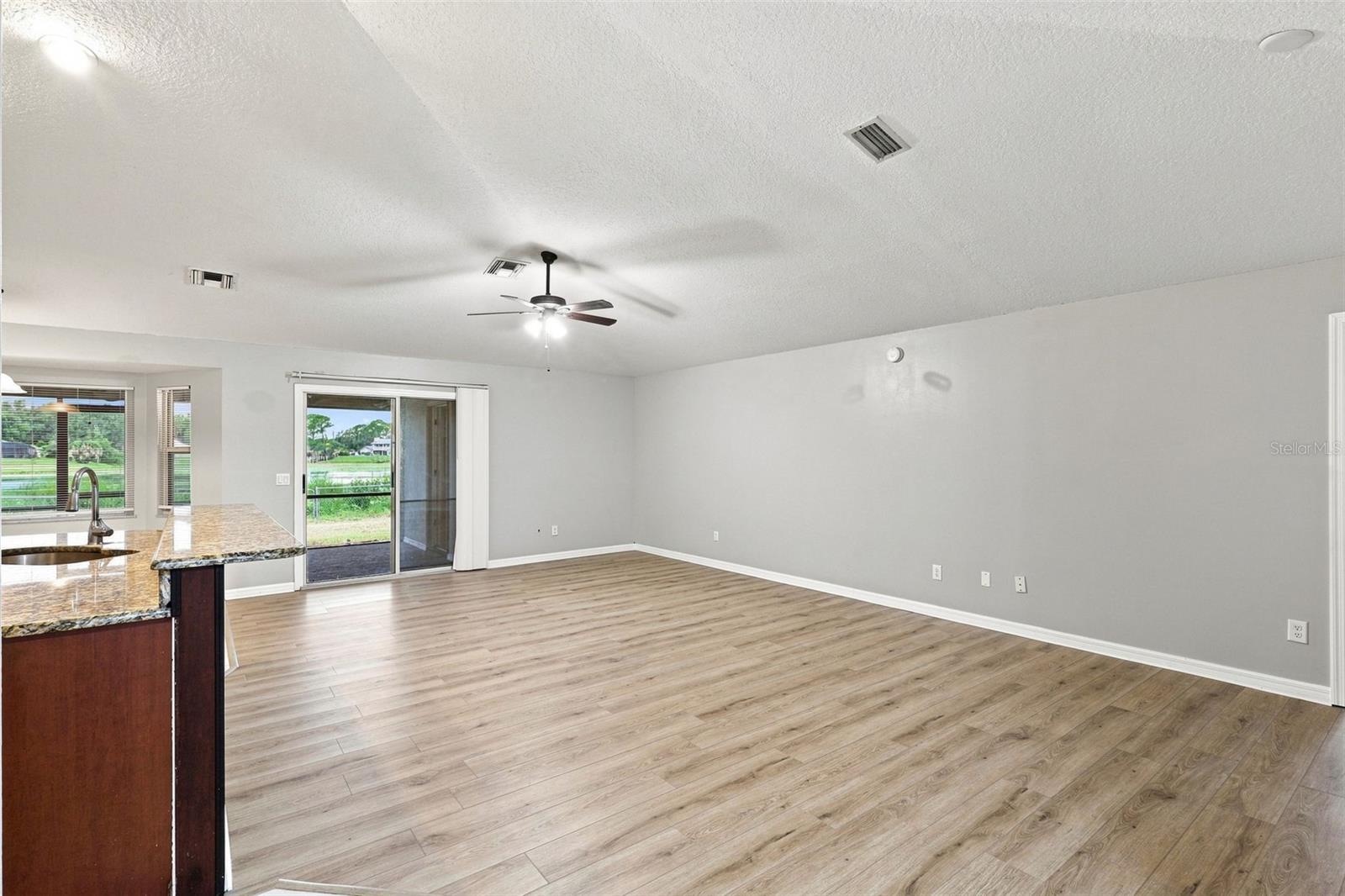 1096 Prescott Blvd Property Photo 15