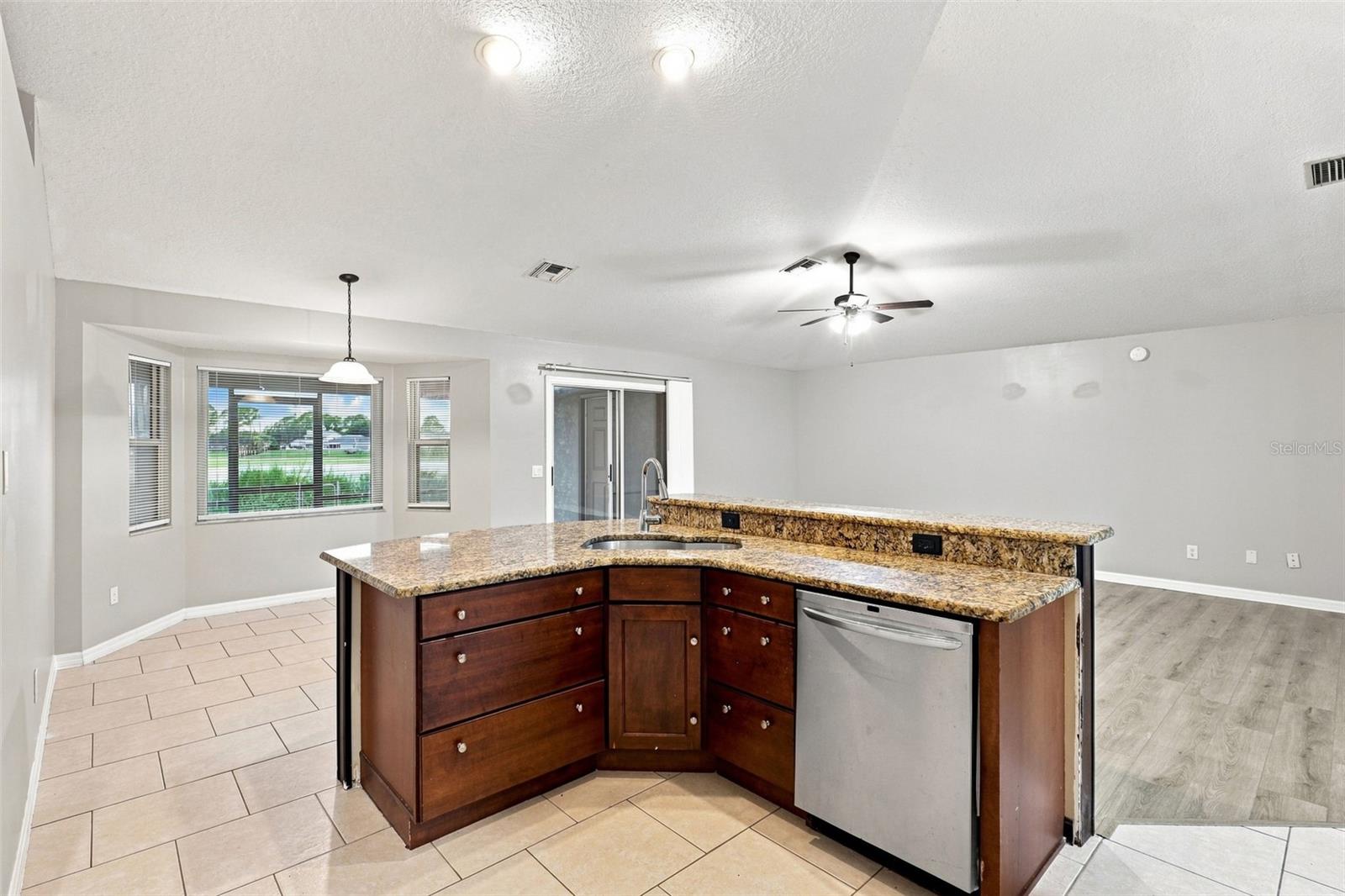 1096 Prescott Blvd Property Photo 22