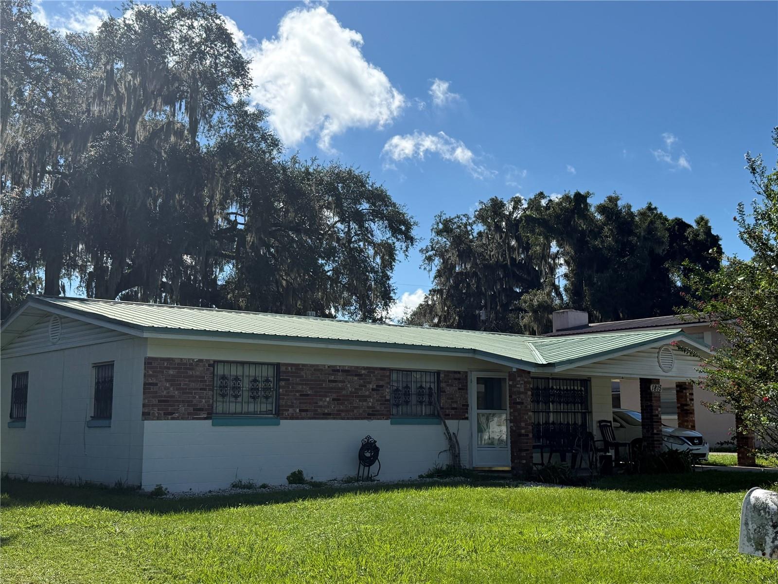 1815 Nw 24th Ct Property Photo 1