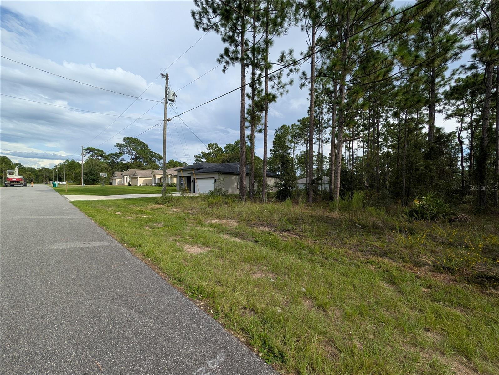 640 W Heronsbill Ln Property Photo 2