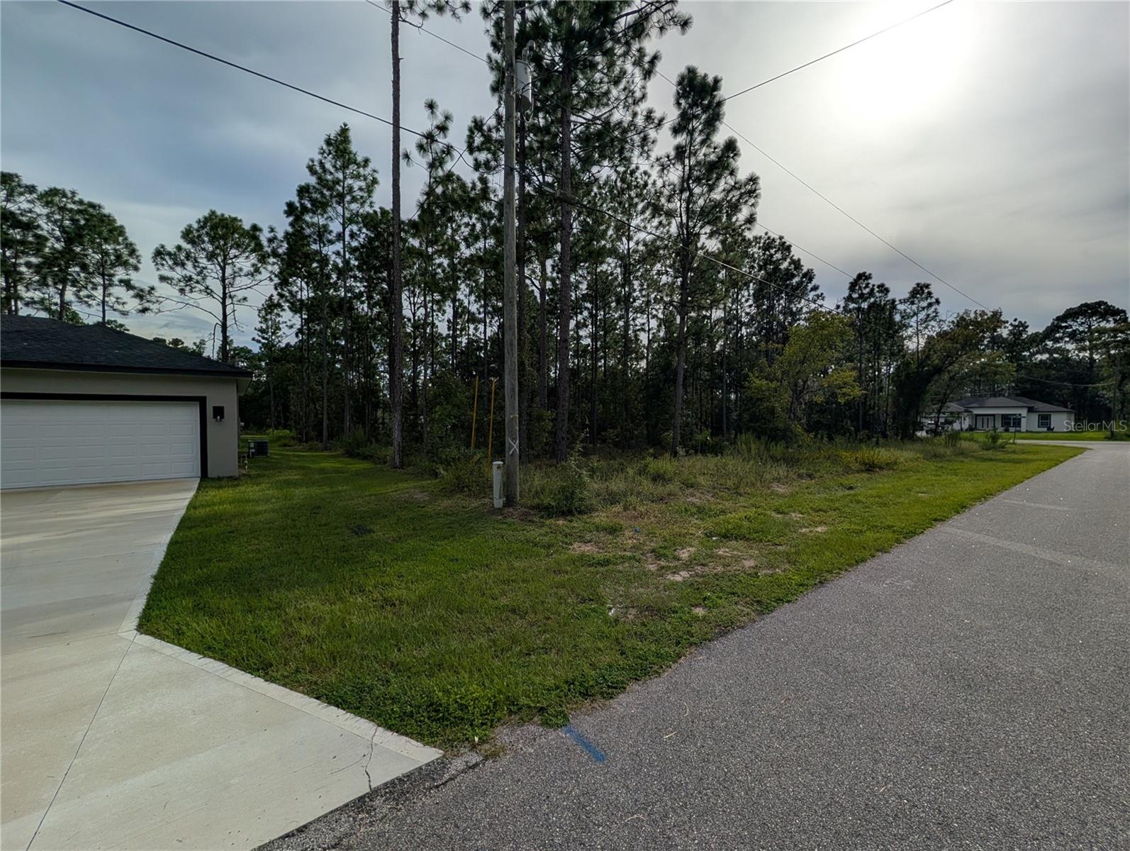 640 W Heronsbill Ln Property Photo 4