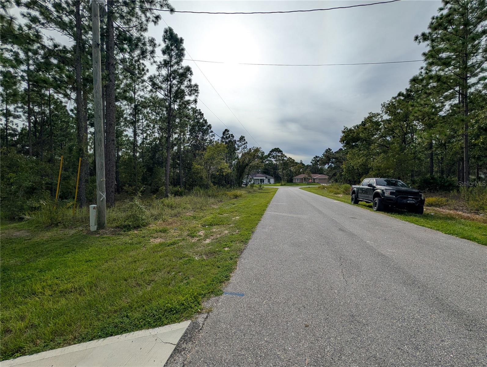 640 W Heronsbill Ln Property Photo 5