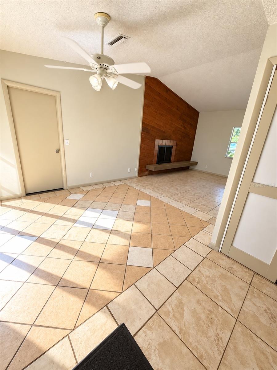 2518 Ne 21st Ter Property Photo 4