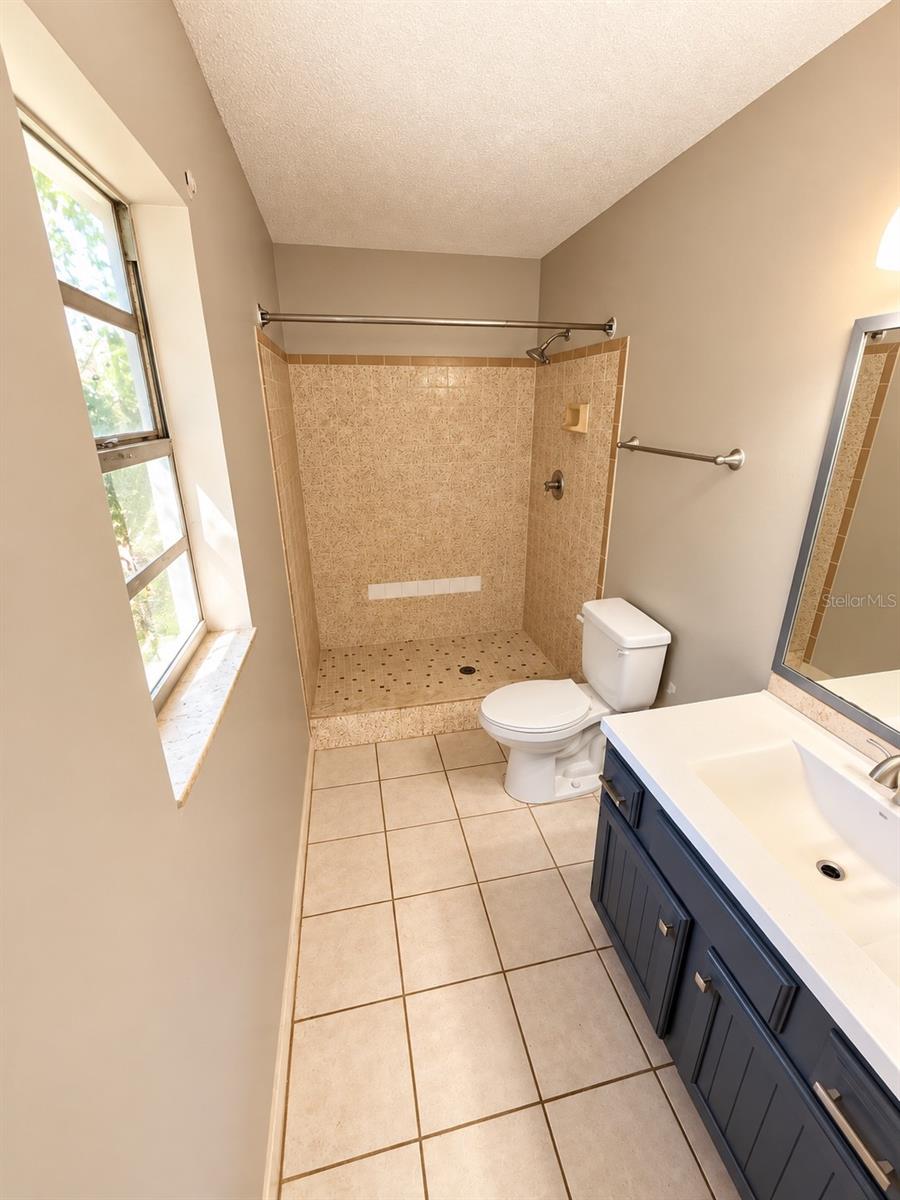 2518 Ne 21st Ter Property Photo 12
