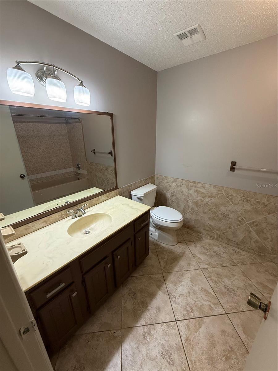 2518 Ne 21st Ter Property Photo 13