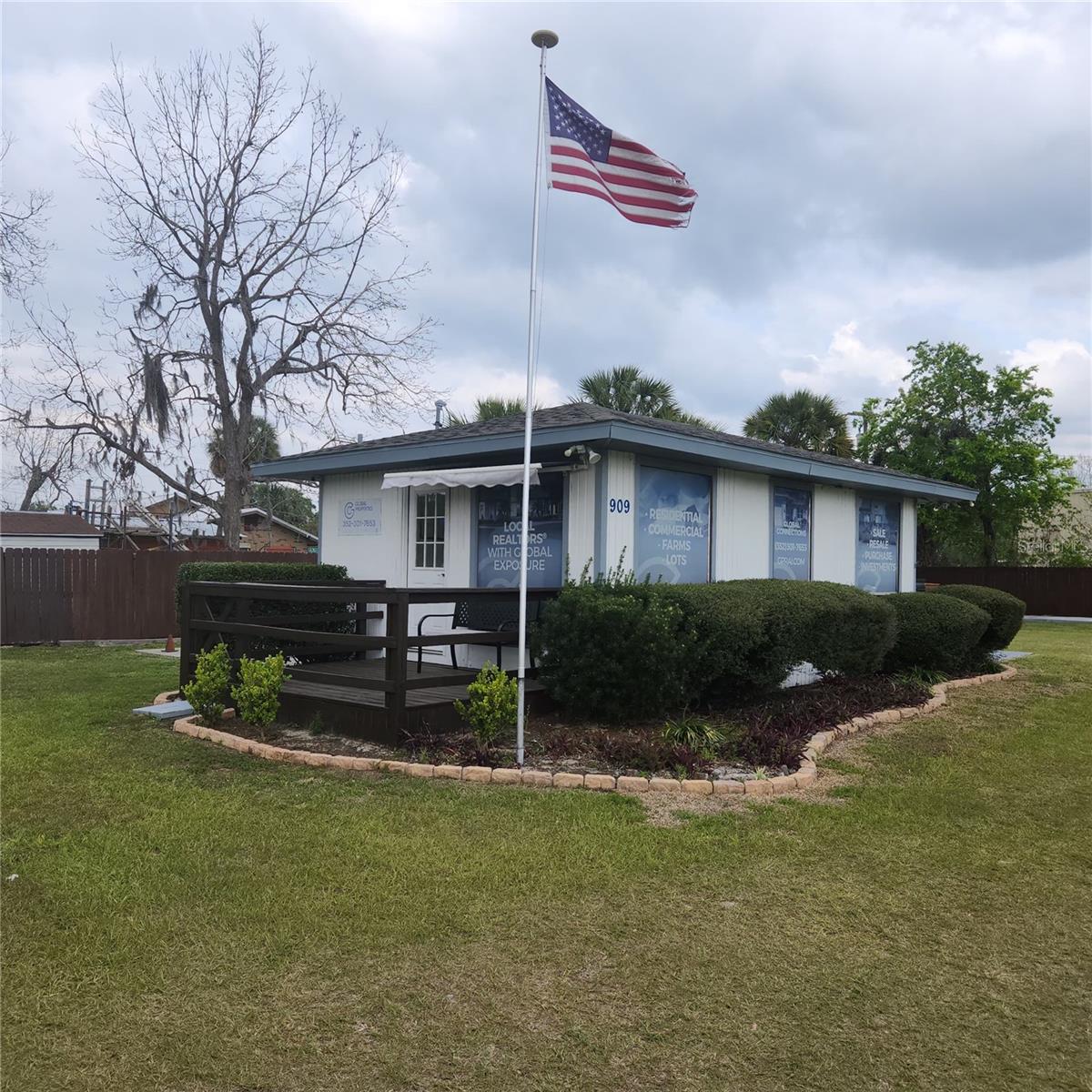 909 SW 10TH HWY 200 ST