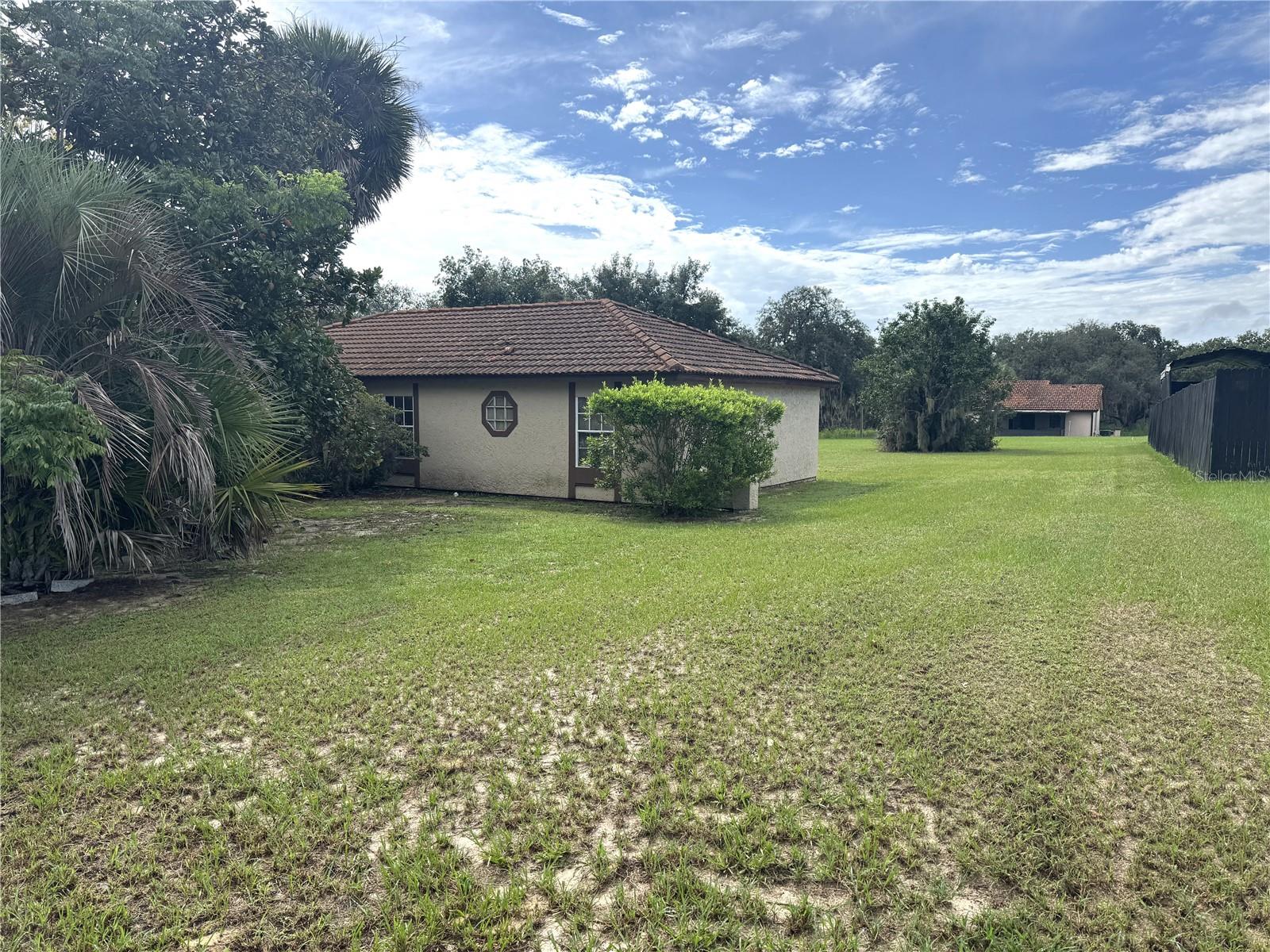 306 Oak Lane Pass Property Photo 2