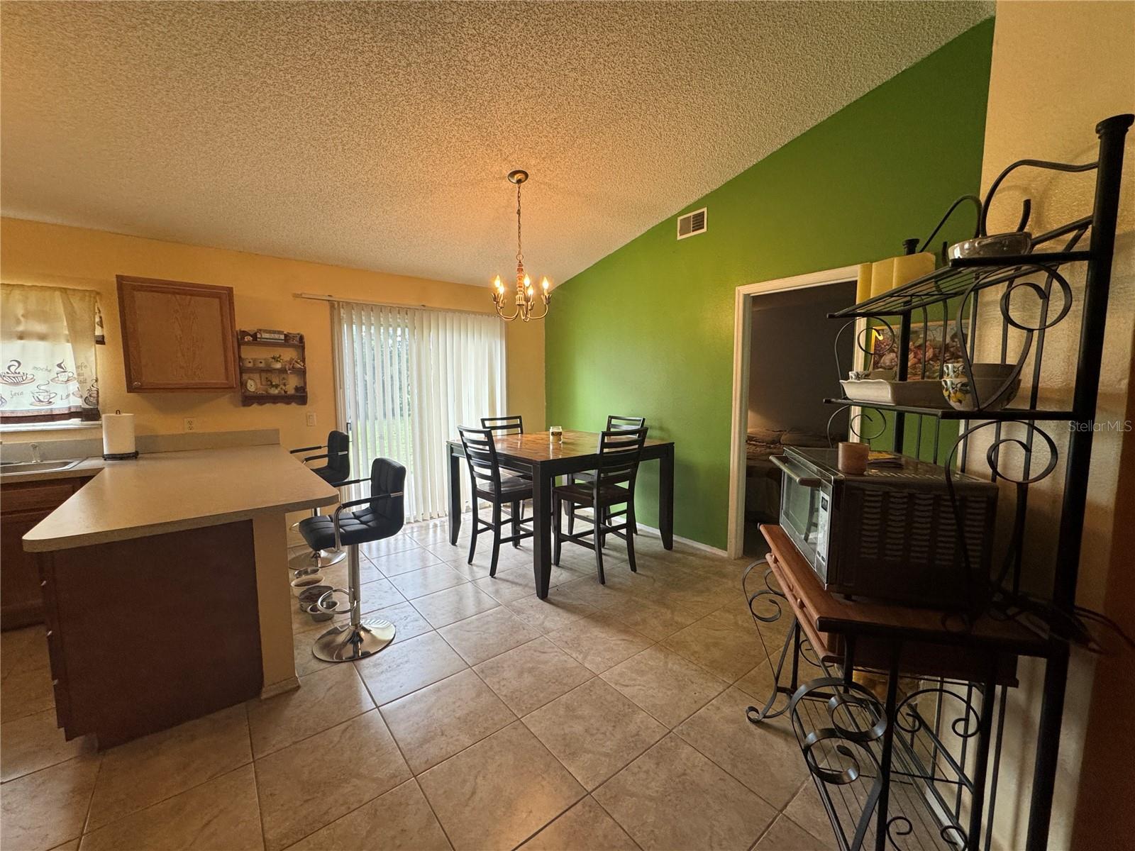 306 Oak Lane Pass Property Photo 4