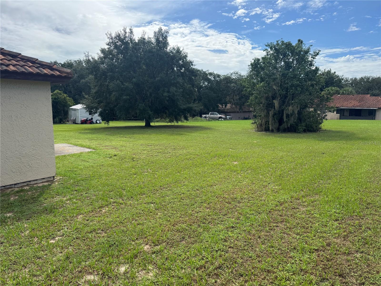 306 Oak Lane Pass Property Photo 17
