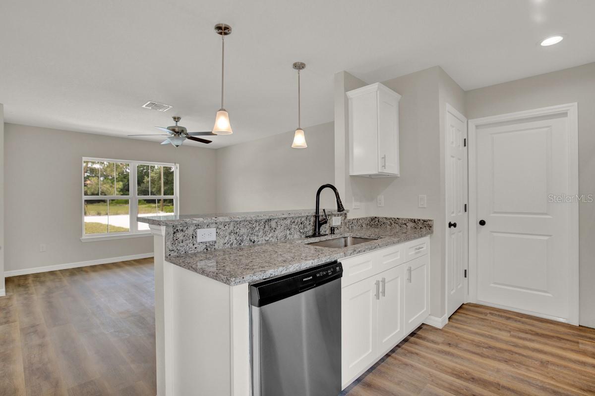 4818 Grampus Dr Property Photo 4