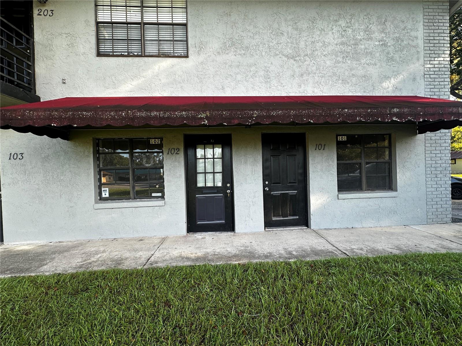 2227 S Pine Avenue #102 Property Photo 1