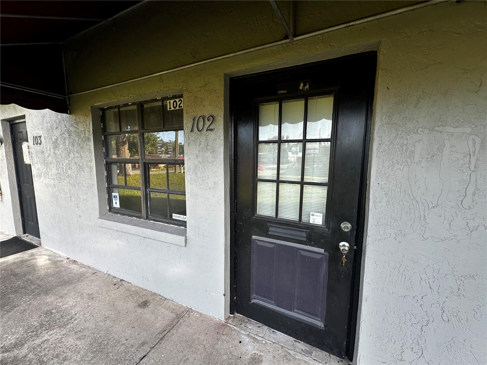 2227 S Pine Avenue #102 Property Photo 2