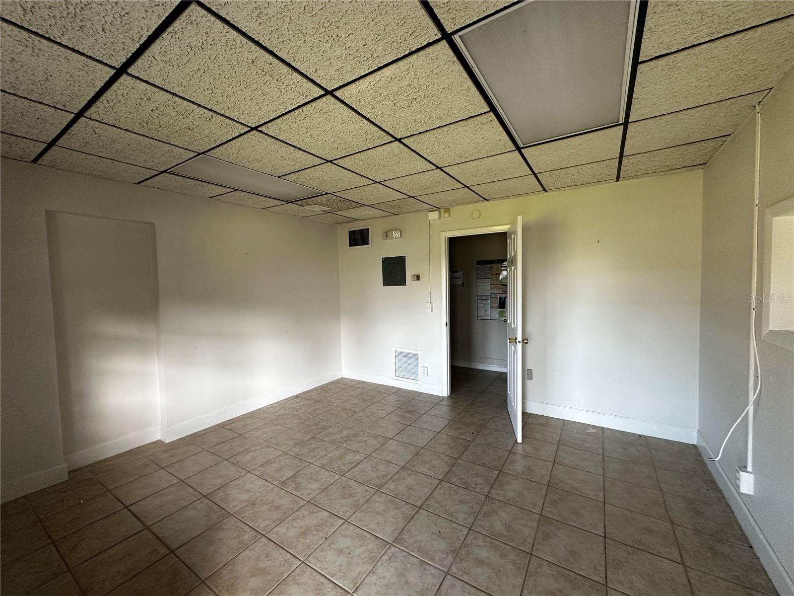 2227 S Pine Avenue #102 Property Photo 3