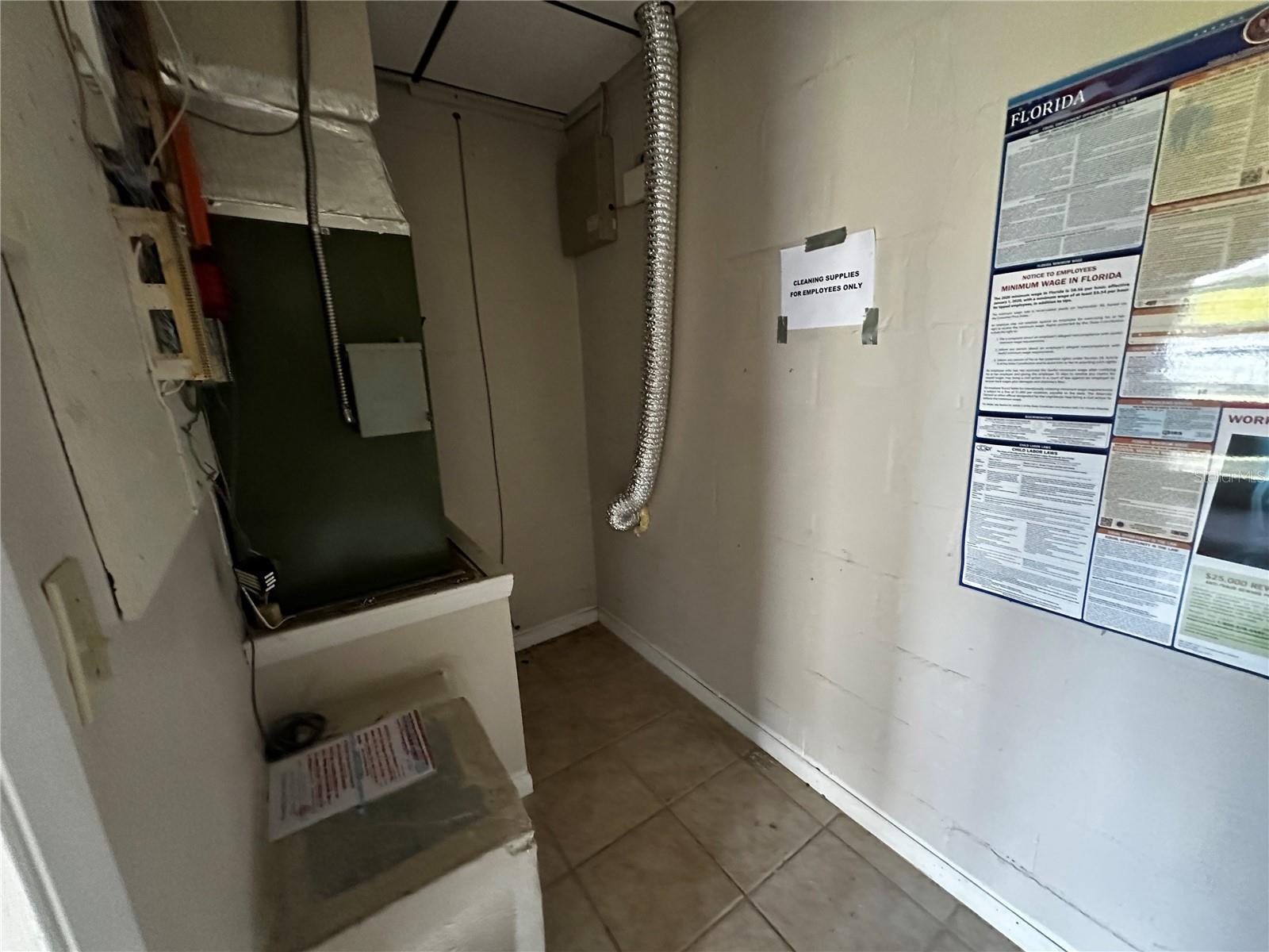 2227 S Pine Avenue #102 Property Photo 4