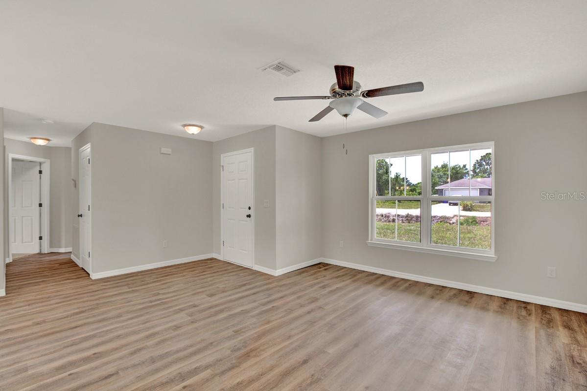 2900 W Kevin Rd Property Photo 2