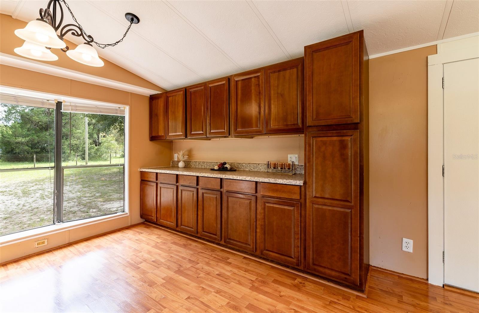 5865 Ne 137th Ter Property Photo 10
