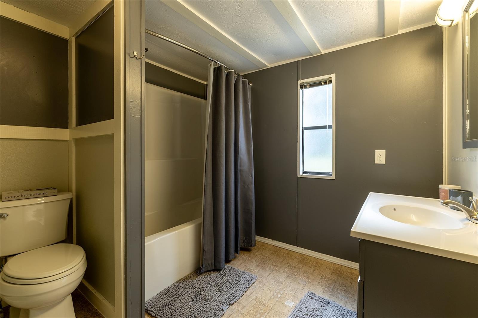5865 Ne 137th Ter Property Photo 17