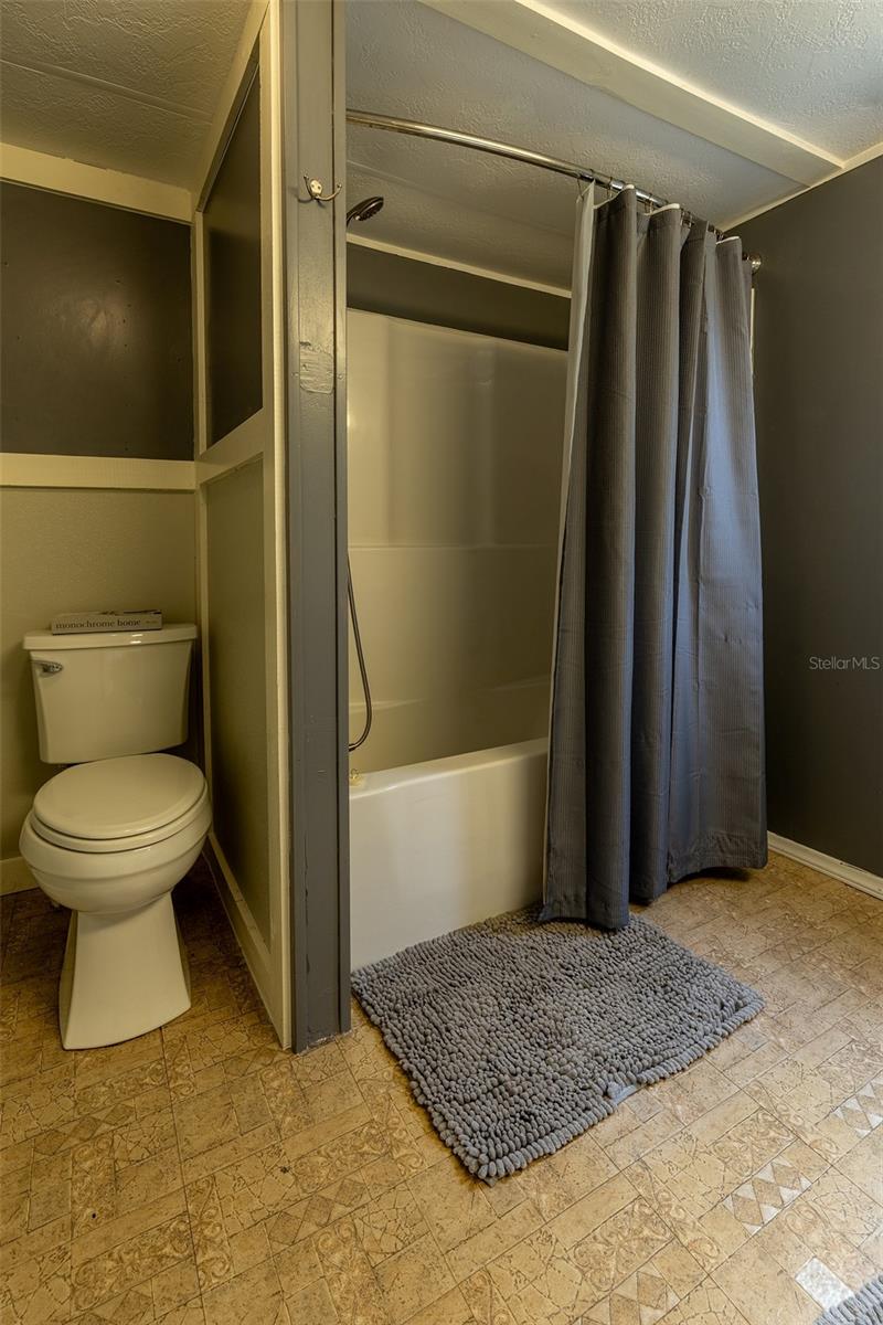 5865 Ne 137th Ter Property Photo 23
