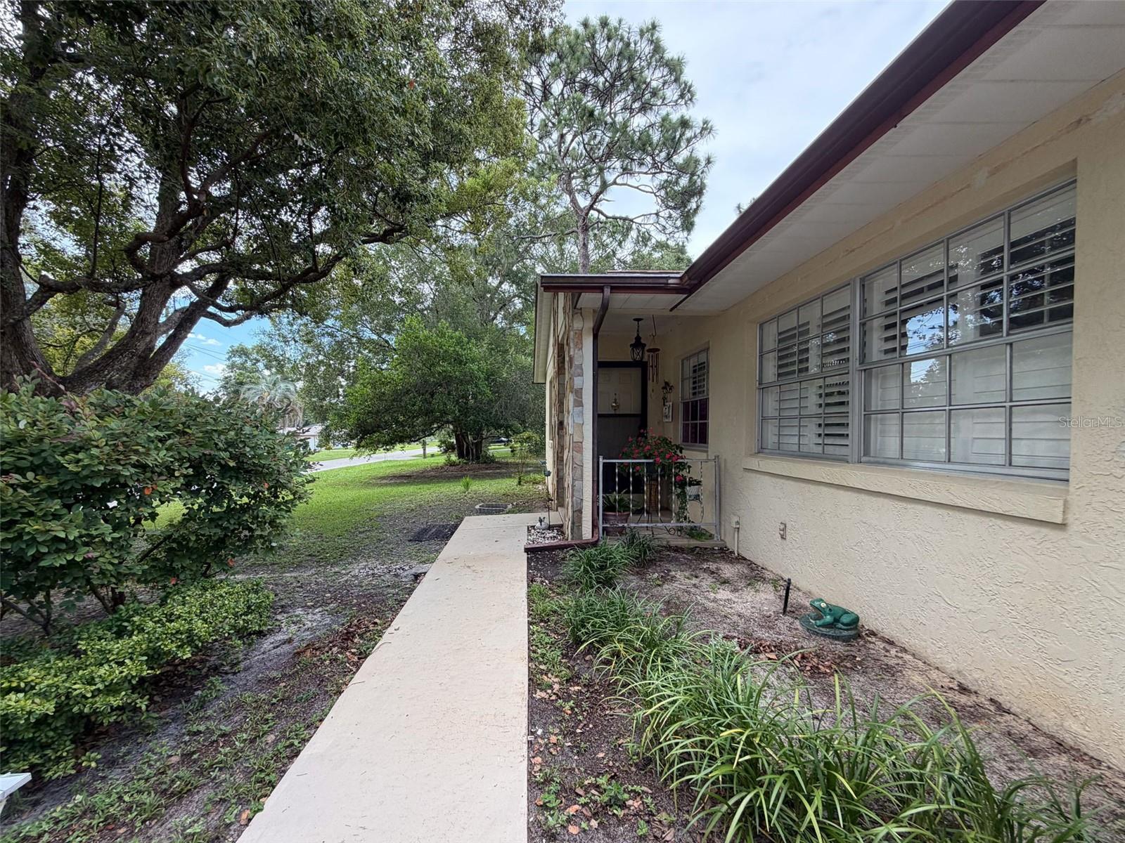 620 Whitney Ave Property Photo 4