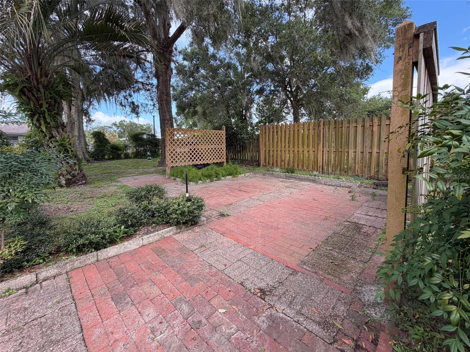 620 Whitney Ave Property Photo 57