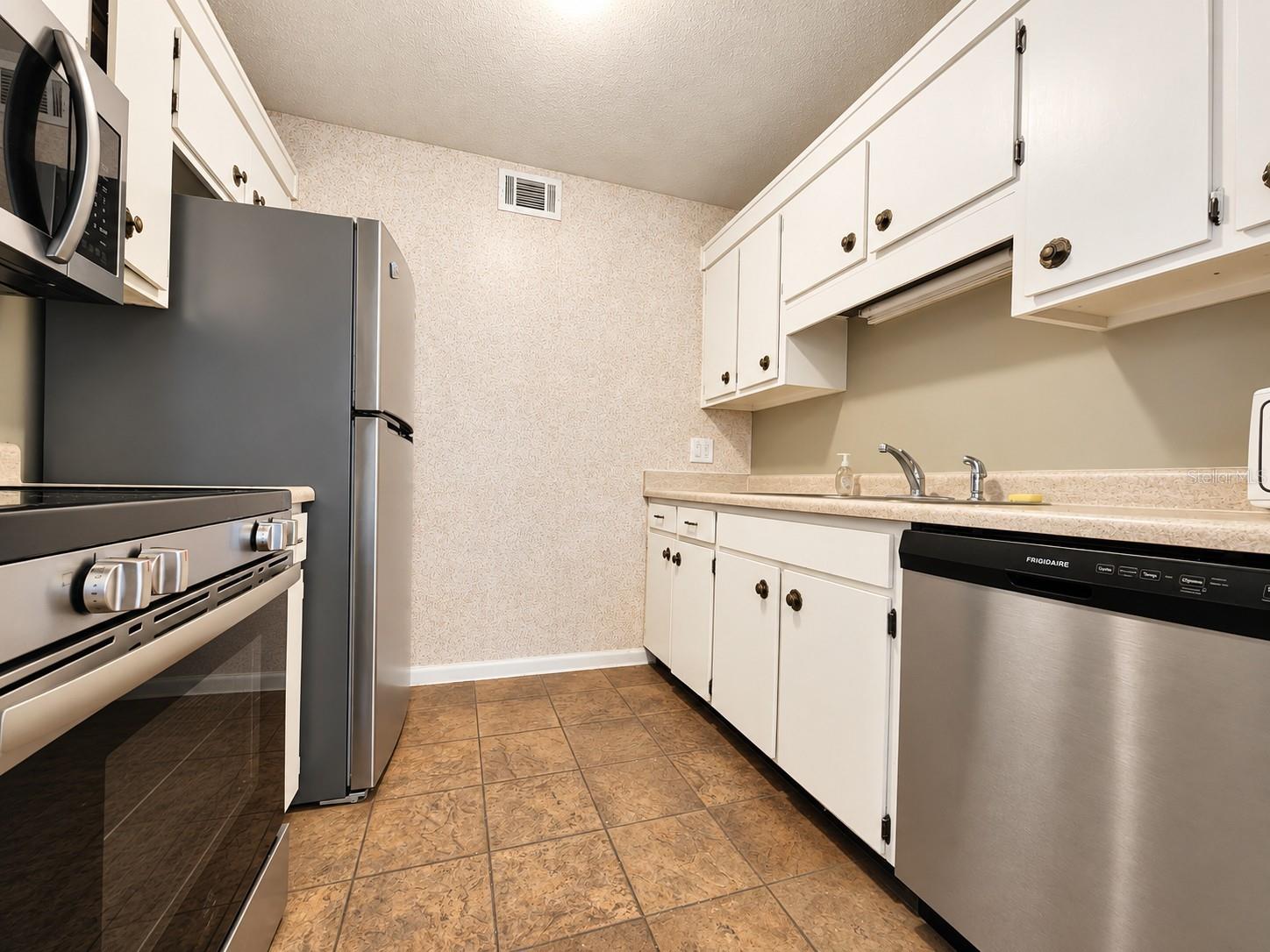 2432 Ne 7th St #6 Property Photo 7
