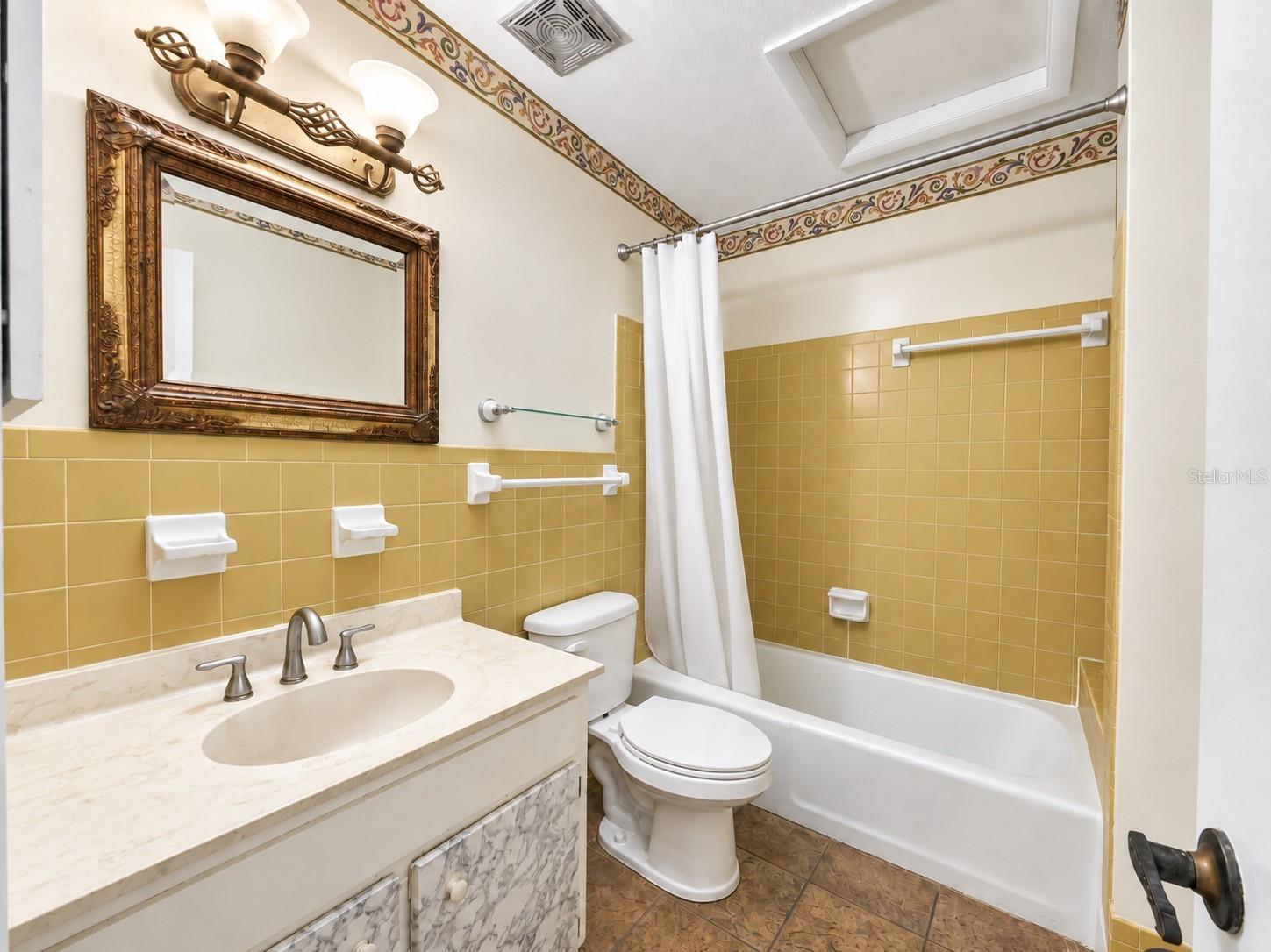 2432 Ne 7th St #6 Property Photo 11