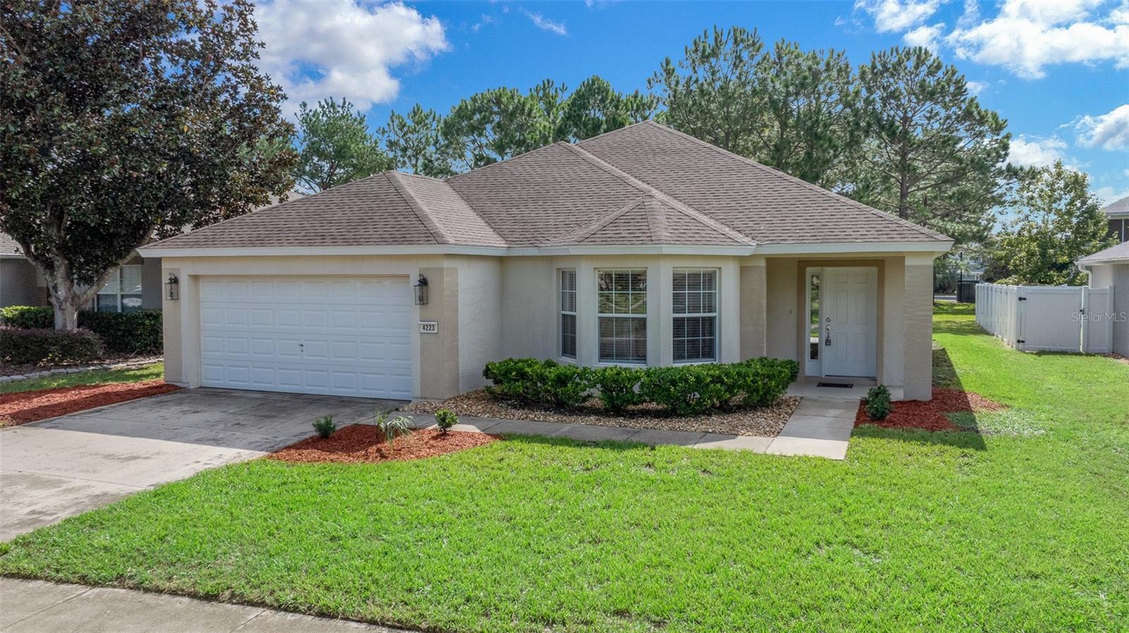 4223 SW 53 CIRCLE Property Photo 1