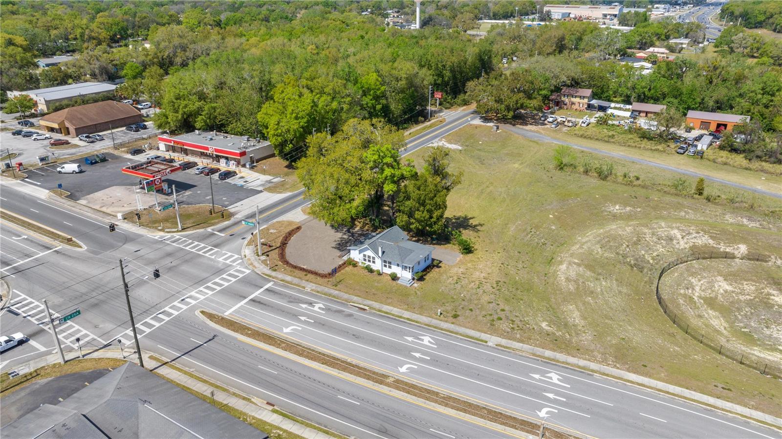 401 N Dixie Ave Property Photo 3