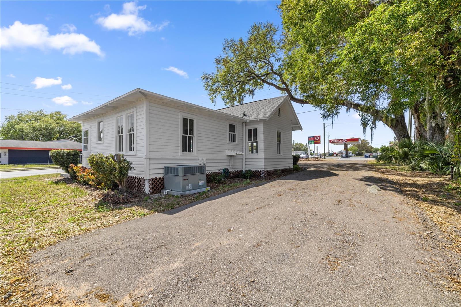 401 N Dixie Ave Property Photo 5